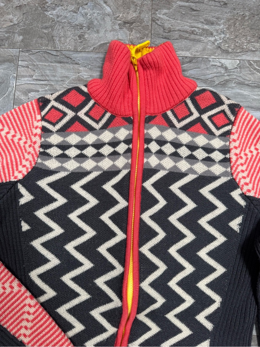 Kari Traa gorgeous  Zigzag Zip-Up Sweater Jacket